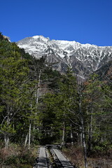 秋の上高地　紅葉と雪化粧