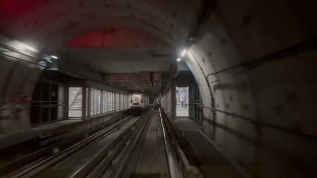tunnel m&eacute;tro arriv&eacute;e vid&eacute;o 4K