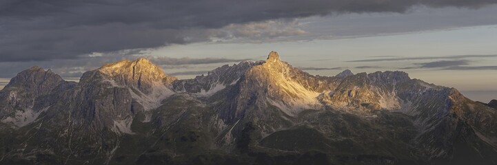 Sunrise on the Mindelheim via ferrata, a mountain range with the three sheep alpine heads up to the Fiderescharte, 2214 m, Allgäu Alps, Bavaria, Germany