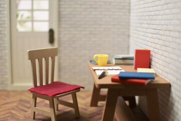 開いたノートとペン　勉強中の机　宿題　メモ帳　参考書　本　室内　ミニチュア