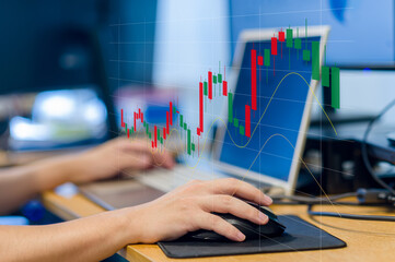 株価チャートを操作しながら分析する金融業務のイメージ