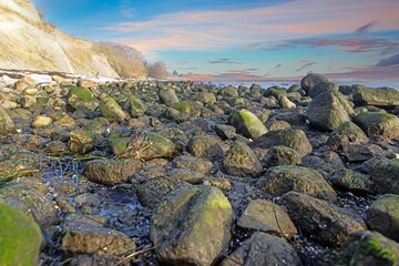 Obraz premium Rocky Baltic Sea coast below steep cliffs