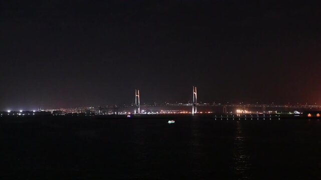 横浜ベイブリッジの夜景