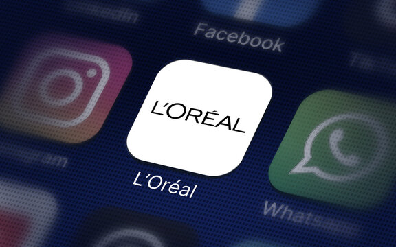 L'Or&eacute;al logo sur un &eacute;cran de smartphone