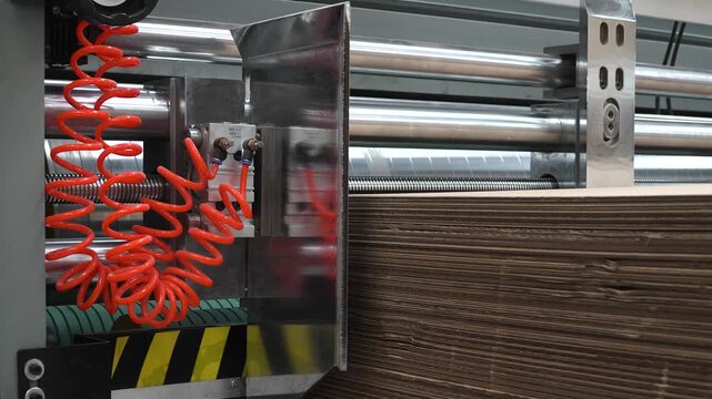 Fabrica de empaques de cart&oacute;n y tarimas de madera para log&iacute;stica industrial 