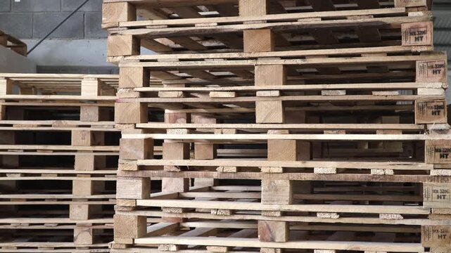 Fabrica de empaques de cart&oacute;n y tarimas de madera para log&iacute;stica industrial 