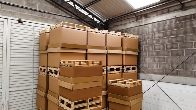 Fabrica de empaques de cart&oacute;n y tarimas de madera para log&iacute;stica industrial 