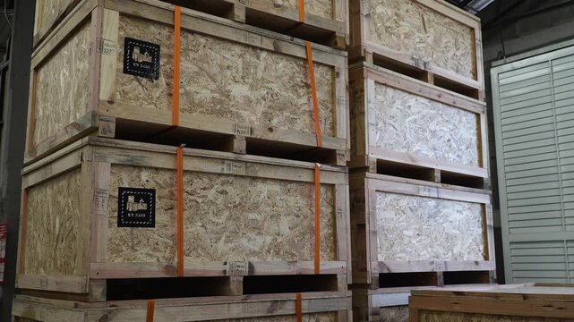 Fabrica de empaques de cart&oacute;n y tarimas de madera para log&iacute;stica industrial 