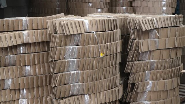 Fabrica de empaques de cart&oacute;n y tarimas de madera para log&iacute;stica industrial 