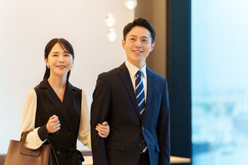 カップル　夫婦　デート　エスコート