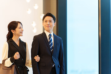 カップル　夫婦　デート　エスコート