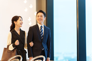 カップル　夫婦　デート　エスコート