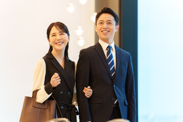 カップル　夫婦　デート　エスコート