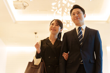 カップル　夫婦　デート　エスコート