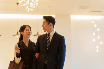 カップル　夫婦　デート　エスコート