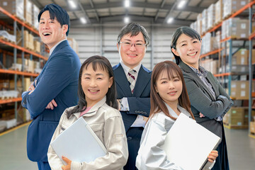 倉庫とビジネスチーム