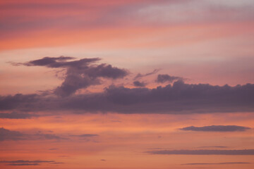 Obraz premium Colorful clouds in the sky during sunset over the horizon