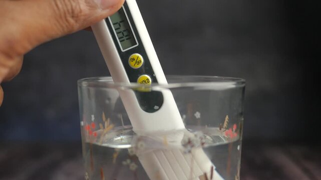Measuring temperature of water with a digital thermometer