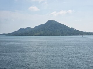 sea ​​with island views as you approach the island