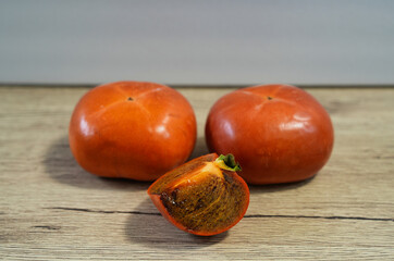 和歌山県産の黒い果肉の紀ノ川柿