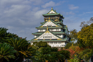 Fototapeta premium Herbst im japanischen Osaka