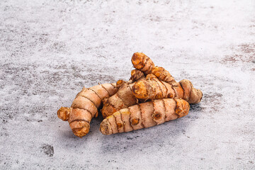 Fresh raw asian tumeric roots