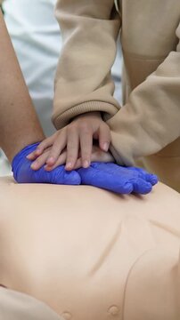 Indirect heart massage training on a mannequin