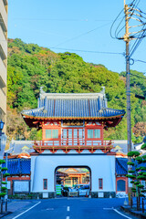 秋の武雄温泉　楼門　佐賀県武雄市　Takeo Onsen in autumn. tower gate. Saga Pref, Takeo City.