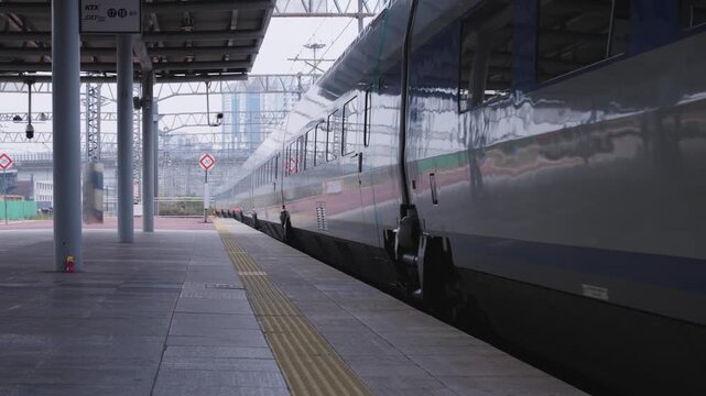 Korea's High-Speed Train Enters and Departures from the Platform