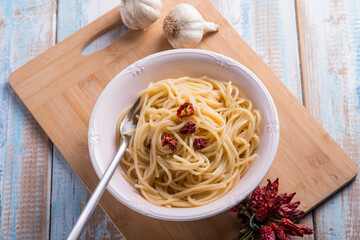 spaghetti garlic oil and hot chili pepper