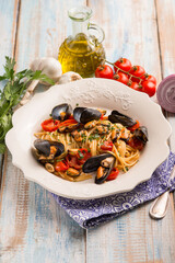 spaghetti with mussels tomatoes and parsley