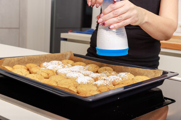 Bildserie Weihnachtspl&auml;tzchen mit Liebe gebacken &ndash; Schritt f&uuml;r Schritt
