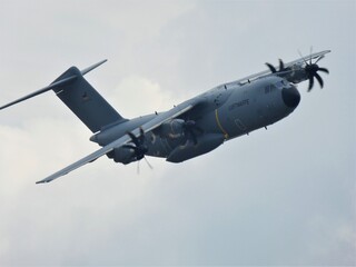 Airplane © Adam Stopa