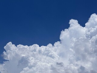 Fluffy cumuls clouds in blue sky 