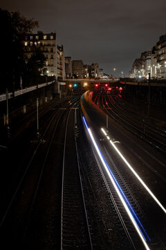 Train&eacute;e de lumi&egrave;re de trains &agrave; Paris