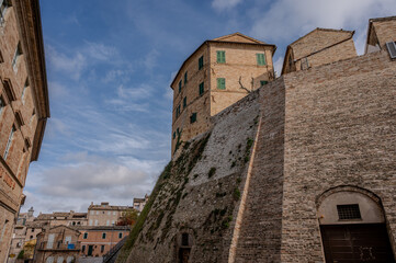 Petritoli is a hilly municipality in the province of Fermo overlooking the green and fertile Aso Valley, of which it represents, due to its abundance of olive trees, an important economic center.