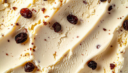 ラムレーズンが散りばめられた濃厚アイスクリーム表面の贅沢マクロテクスチャ – Macro Texture of Rum Raisin Ice Cream with Creamy Surface and Raisin Pieces