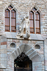 Obraz premium Leon, Spain - November 02, 2024: Exterior facade of Casa de Botines by architect Gaudi in the city of Leon, Spain