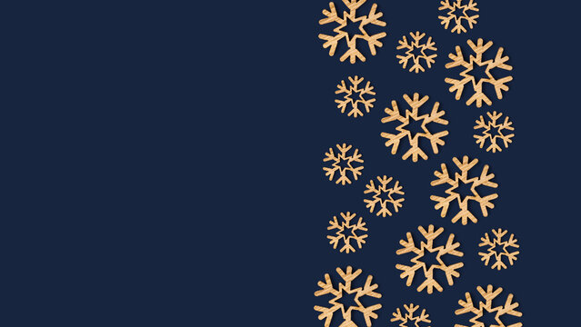 Winter Hintergrund mit Schneeflocken aus Holz mit blauem Textfreiraum