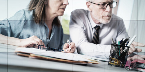 Obraz premium Two mature business people working together, geometric pattern