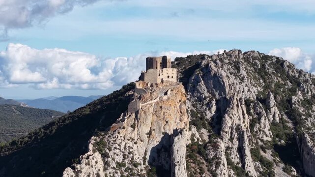 Ch&acirc;teau de Qu&eacute;ribus dans l'Aude (Occitanie, France) Forteresse royale du languedoc 