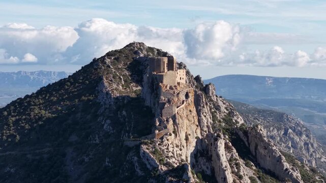 Ch&acirc;teau de Qu&eacute;ribus dans l'Aude (Occitanie, France) Forteresse royale du languedoc 