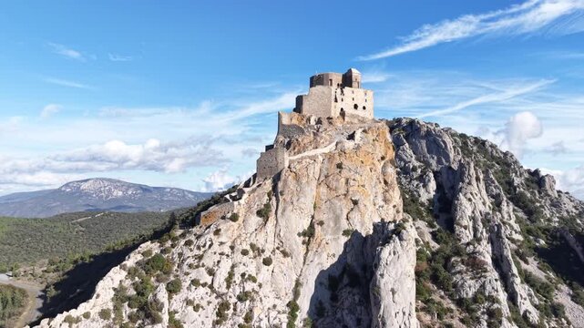 Ch&acirc;teau de Qu&eacute;ribus dans l'Aude (Occitanie, France) Forteresse royale du languedoc 