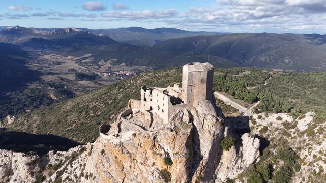 Ch&acirc;teau de Qu&eacute;ribus dans l'Aude (Occitanie, France) Forteresse royale du languedoc 