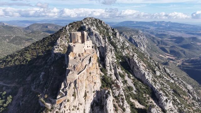 Ch&acirc;teau de Qu&eacute;ribus dans l'Aude (Occitanie, France) Forteresse royale du languedoc 