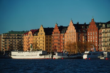 Fototapeta premium Historic Colorful Houses and Boats at Stockholm Harbor