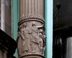 figuras junto a la tribuna © kaplan69