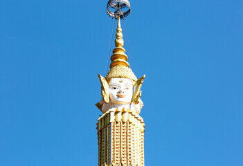 t&oacute;tem de diversos rostros