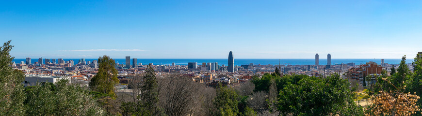 Obraz premium Panoramic view of Barcelona’s urban skyline on a clear day