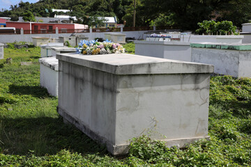 Betongrab auf Friedhof auf Tortola (Karibische Insel / Karibik)